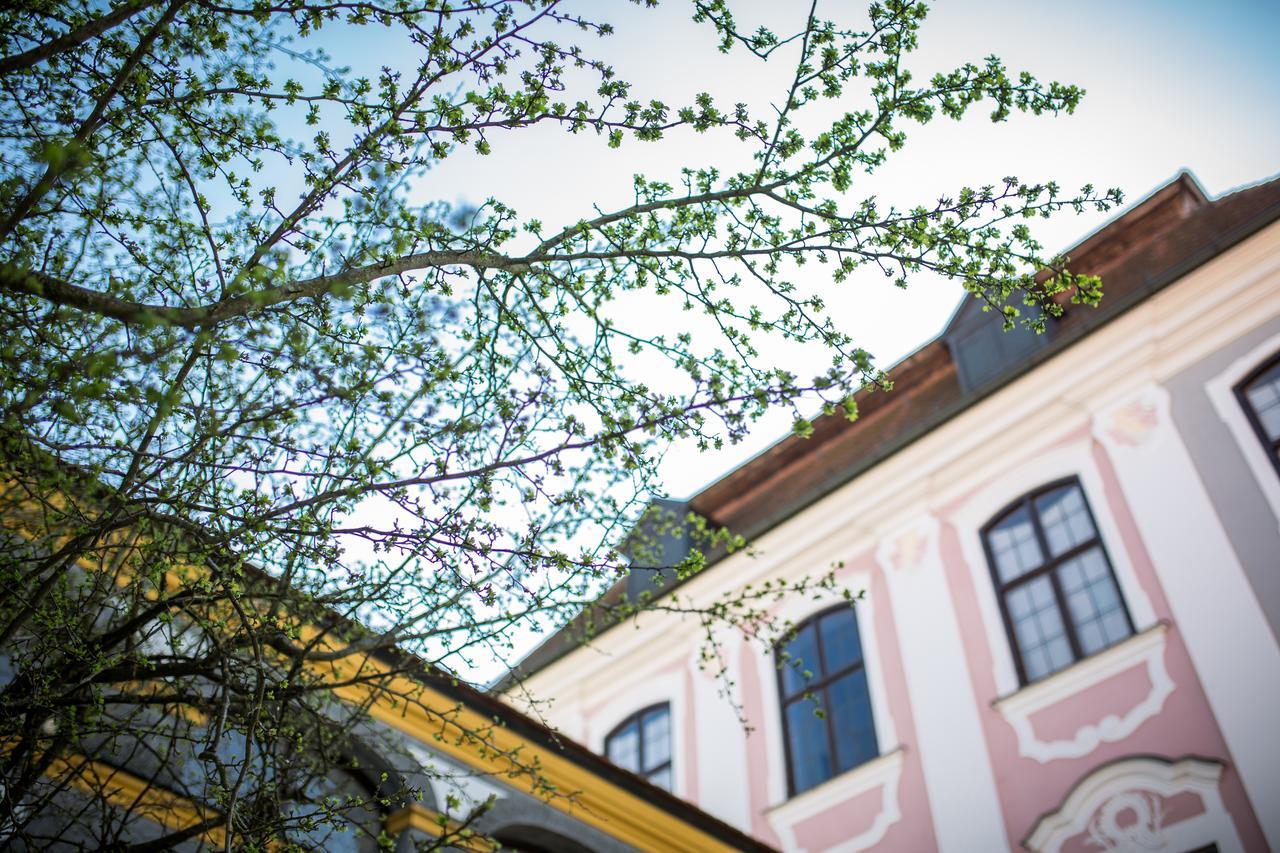 Hotel Schloss Leitheim Εξωτερικό φωτογραφία