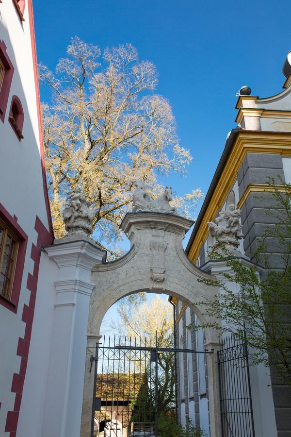 Hotel Schloss Leitheim Εξωτερικό φωτογραφία